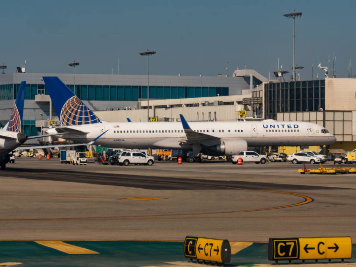 Un vuelo de United Airlines con destino a Boston se desvió a Denver por daños en un ala