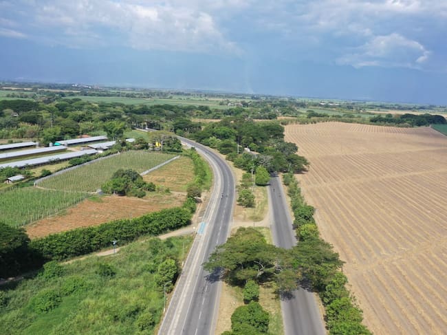 De acuerdo con la Gobernadora del Valle, el mantenimiento de la doble calzada está garantizado por 29 años. Foto: Gobernación del Valle del Cauca.