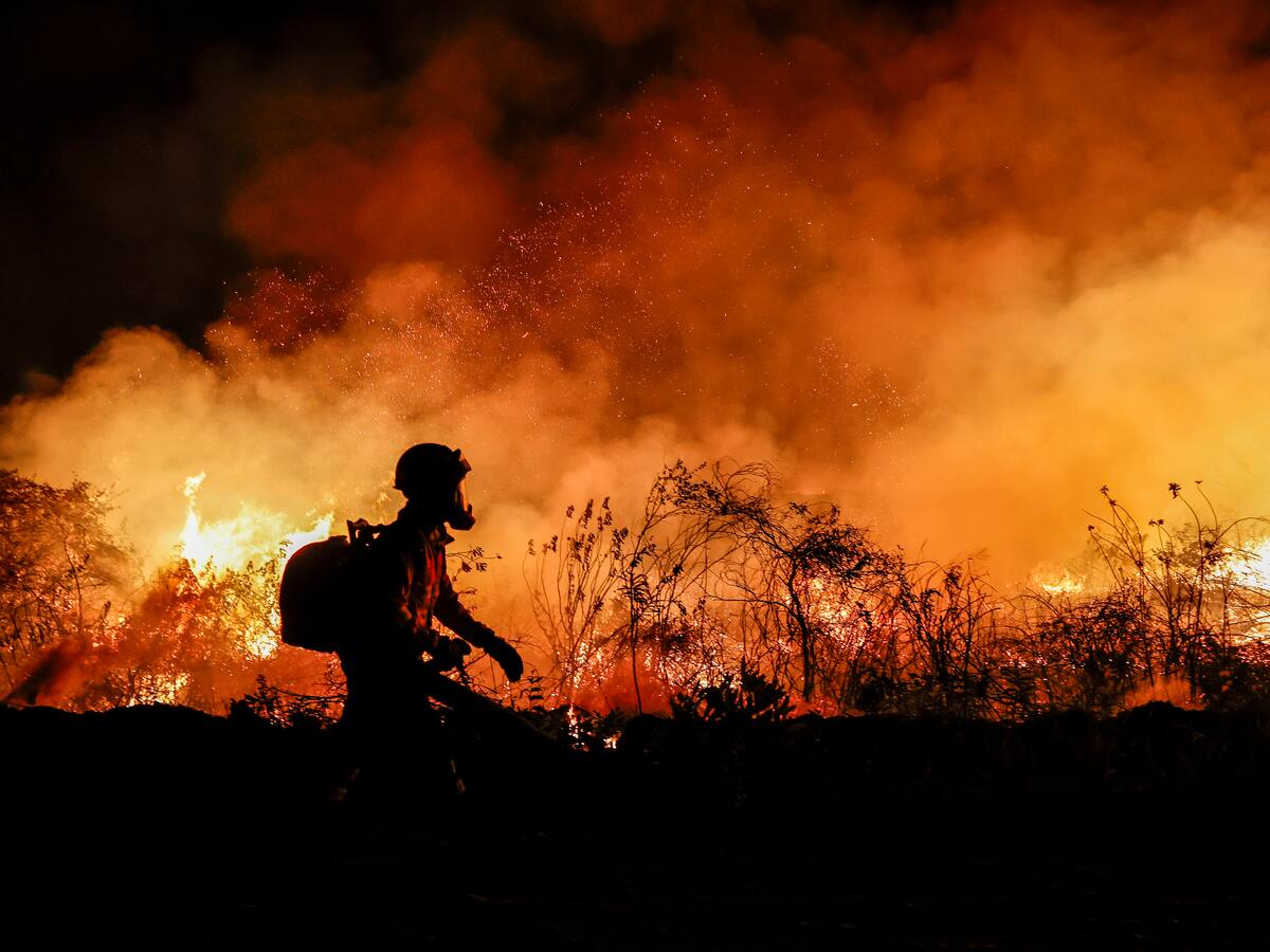 ¿Qué es jugar con fuego en el mundo y en Colombia?
