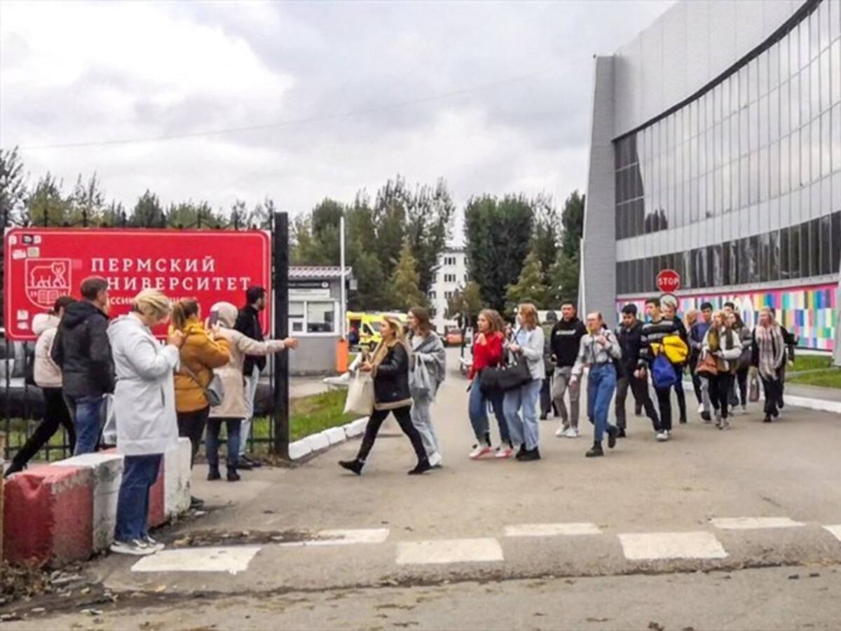 Estudiante asesina a al menos ocho personas en un tiroteo en una universidad rusa