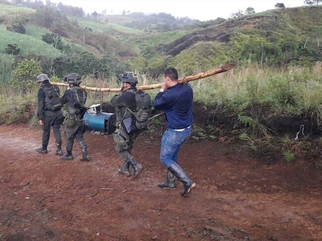 Se trata de la Operación Colombia, efectuada por funcionarios de grupos especiales de la Fuerza Pública en la vereda San Rafael, quienes intervinieron varias minas auríferas a cielo abierto. Foto: Policía Nacional