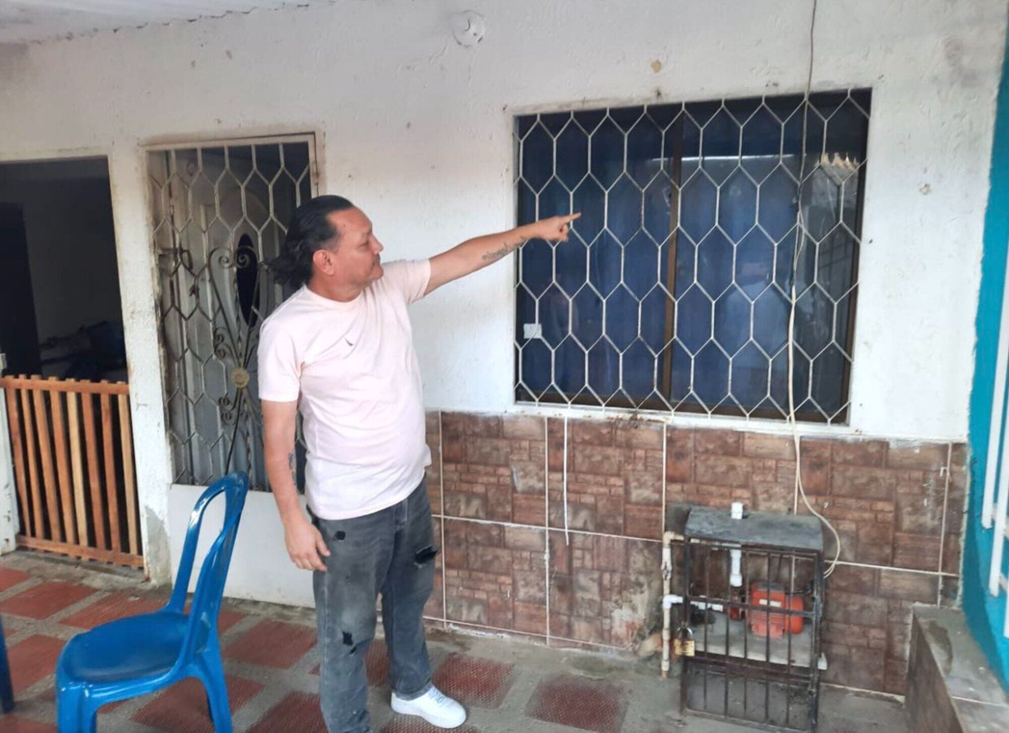 En la ventana de su vivienda se evidencia el hecho./ Charles Valero.
