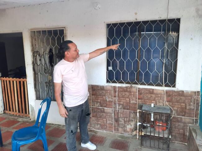 En la ventana de su vivienda se evidencia el hecho./ Charles Valero.