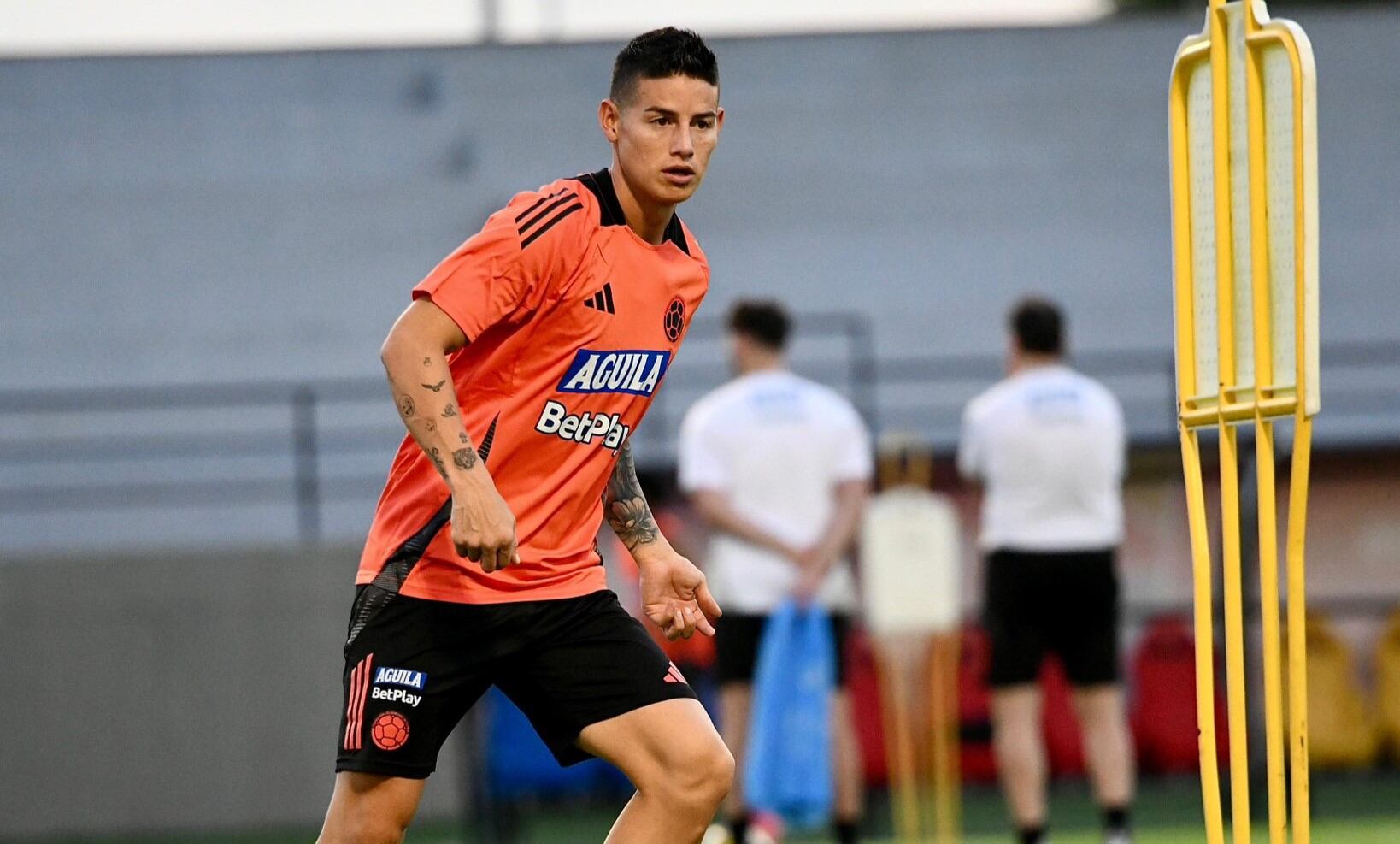 James Rodríguez en un entrenamiento con la Selección Colombia el lunes 1 de septiembre en Barranquilla. FOTO: FCFSeleccioncol/X