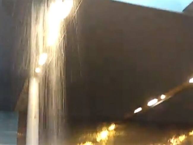 Aeropuerto El Dorado se inundó por fuertes lluvias. Foto: Nadia Naranjo