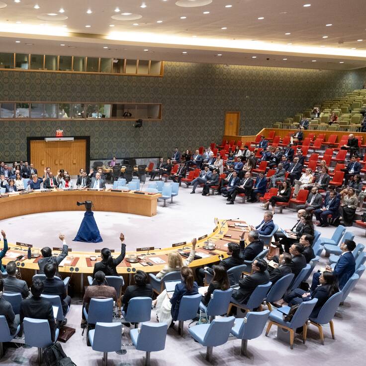 USA5619. NACIONES UNIDAS (NY, EEUU), 10/06/2024.- Fotografía cedida por la ONU donde aparece el pleno del Consejo de Seguridad durante la votación sobre el alto del fuego en Gaza, este lunes en la sede del organismo internacional en Nueva York (EEUU). El Consejo de Seguridad de la ONU aprobó hoy una resolución presentada por Estados Unidos de apoyo a la propuesta de tregua que dio a conocer el presidente Joe Biden el 31 de mayo, en la que se establece un plan de tres fases para poner fin a la guerra en Gaza. EFE/Eskinder Debebe/ONU /SOLO USO EDITORIAL/SOLO DISPONIBLE PARA ILUSTRAR LA NOTICIA QUE ACOMPAÑA (CRÉDITO OBLIGATORIO)