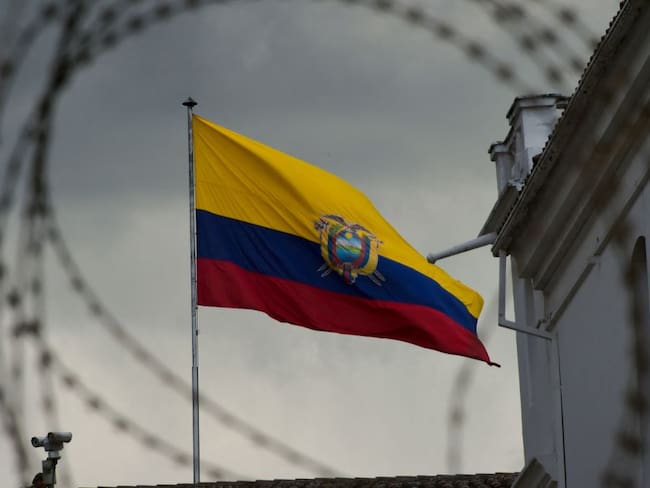 Bandera de Ecuador. Foto: Rodrigo Buendía / AFP vía Getty Images