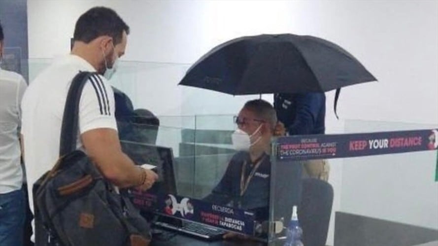 Goteras en aeropuerto Ernesto Cortissoz de Barranquilla. Foto: Twitter