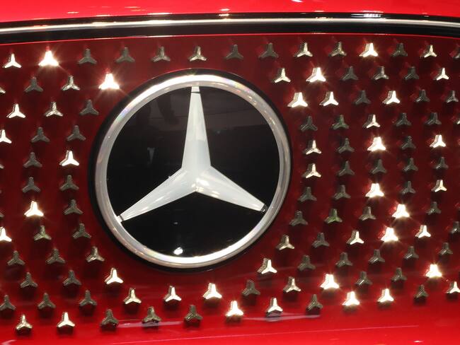 New Delhi (India), 17/01/2025.- Mercedes-Benz logo is seen at the Bharat Mobility Global Expo 2025 in New Delhi, India, 17 January 2025. The Auto Expo 2025 is open to the public from 17 to 22 January 2025. (Nueva Delhi) EFE/EPA/RAJAT GUPTA