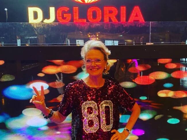 Así es DJ Gloria, la disc-jockey veterana más exitosa en Suecia