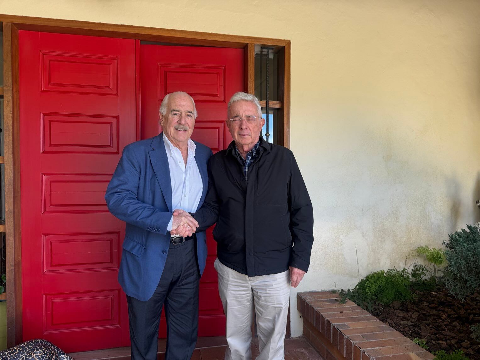 Andrés Pastrana y Álvaro Uribe. Foto: X @AndresPastrana_