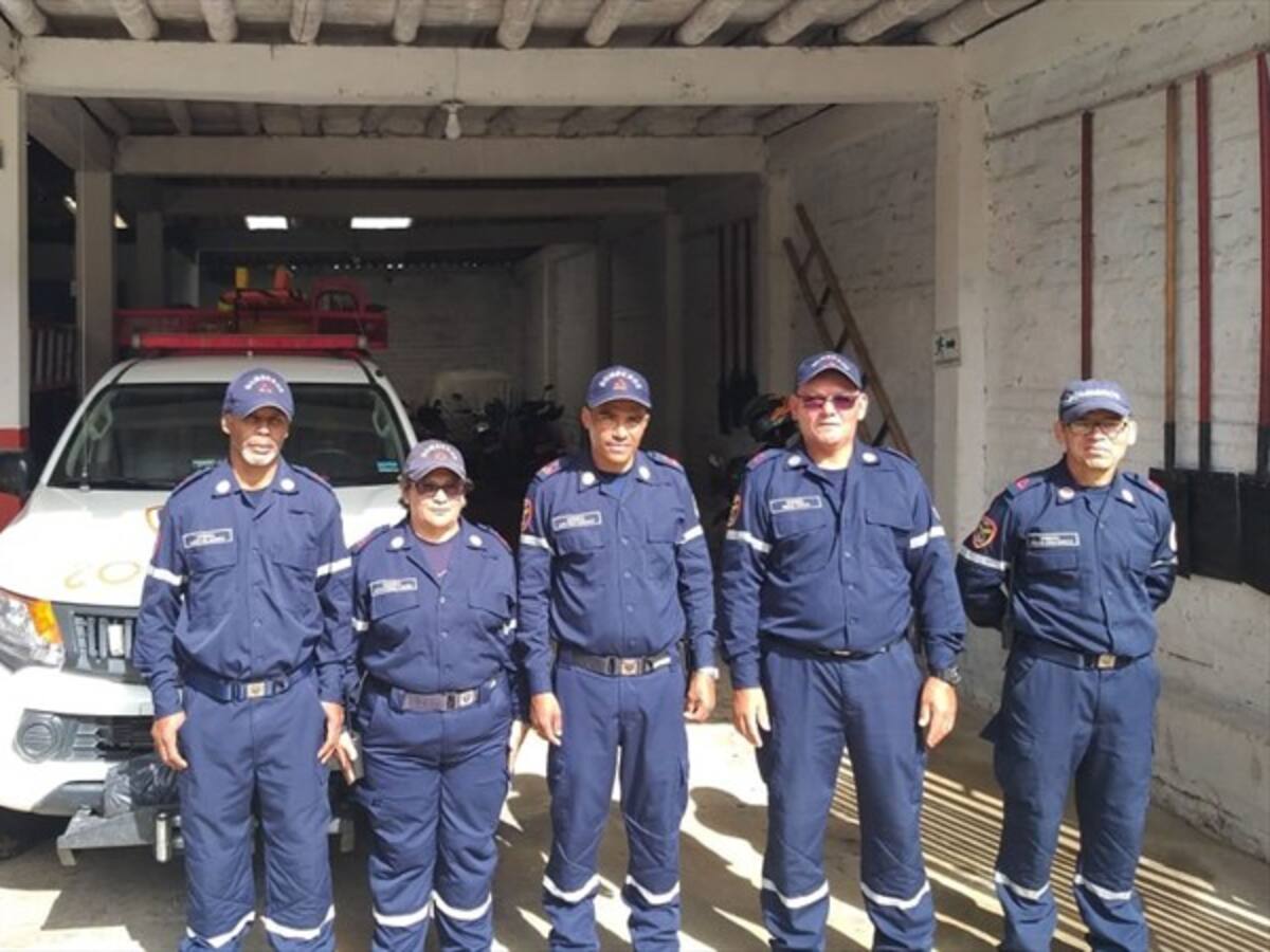 Los bomberos de San José, Caldas, previenen los incendios forestales