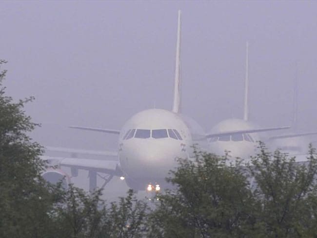 En el Aeropuerto El Dorado hay baja visibilidad y fuertes vientos que impiden el normal desarrollo de las operaciones aéreas. Foto: Getty Images