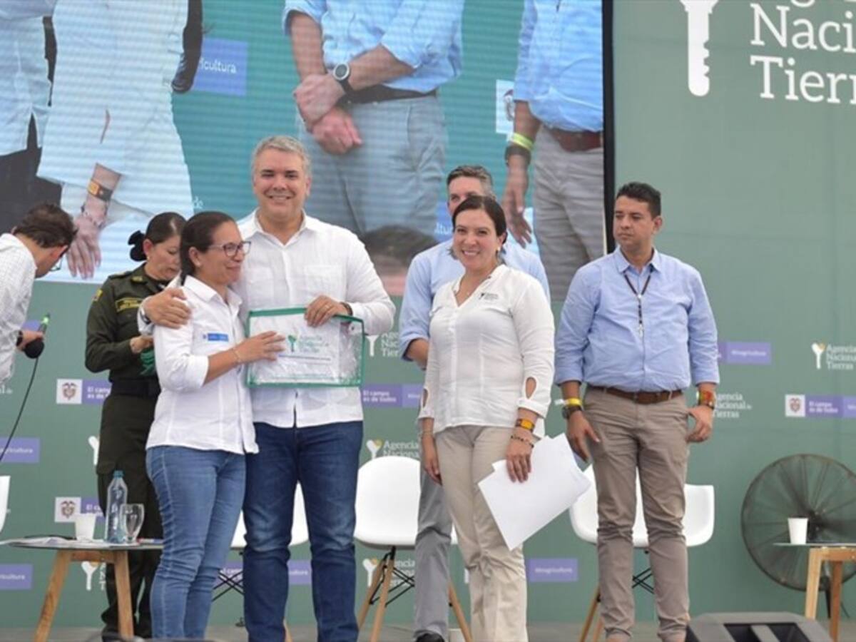 Familias campesinas de Sucre recibieron más de 1000 títulos de propiedad