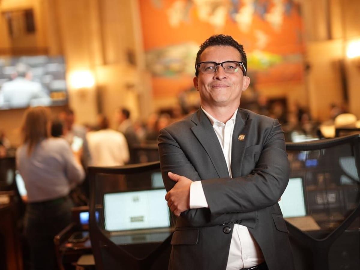 Alejando Toro mantiene su curul ante negación de demanda con la que pretendían anular su elección