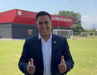 Fin de los rumores: América confirmó que el venezolano César Farías es su nuevo entrenador. Foto: Twitter América de Cali.