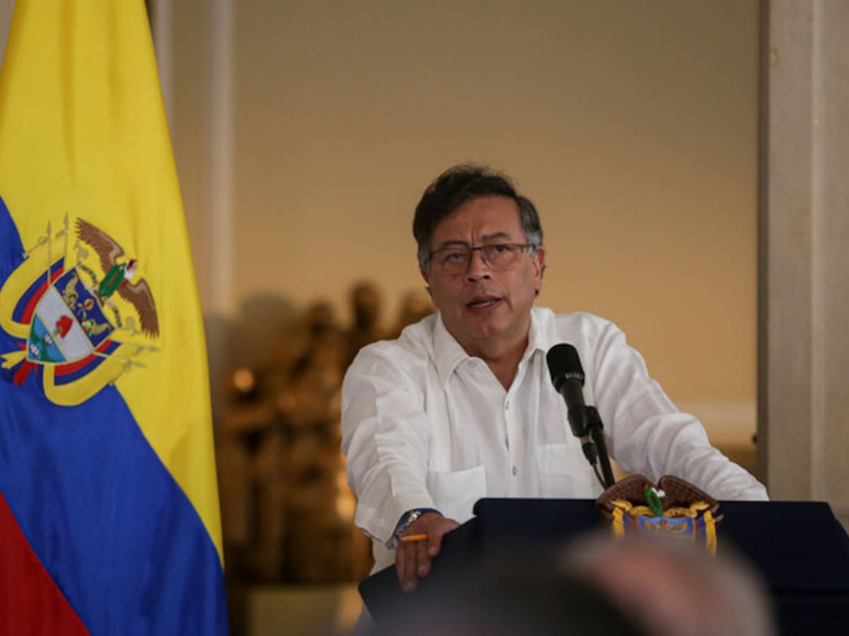 Presidente Petro viaja a Oriente Medio tras pedir renuncia a gabinete ministerial