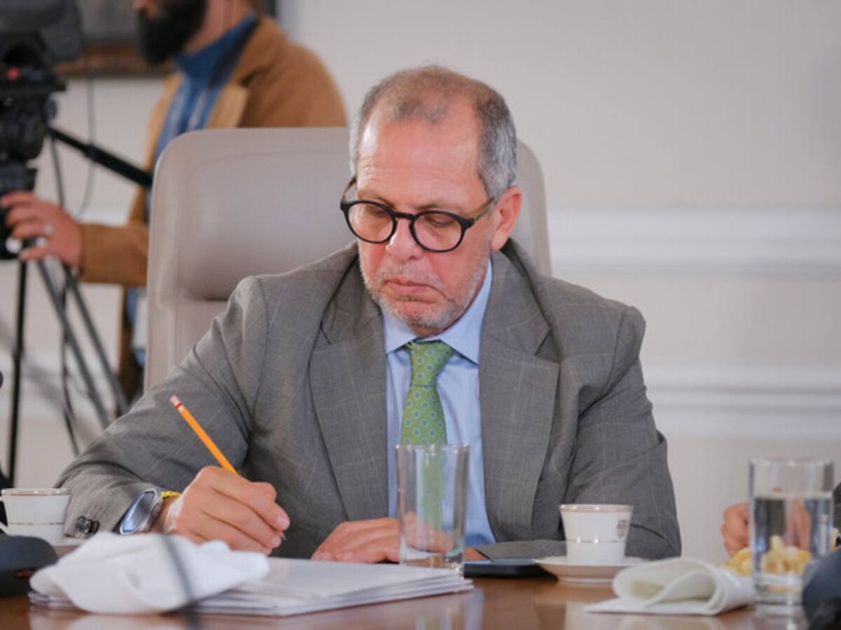 Saade pide adelantar pesquisas en caso pasaportes: “Que narrativa montada en mi contra no se ejecute”