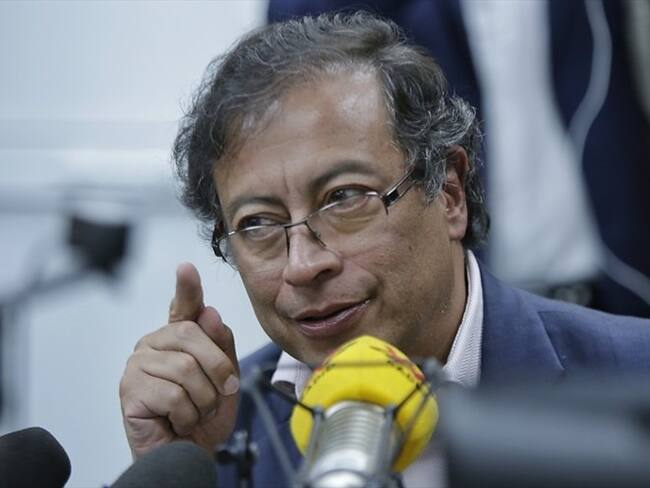 Gustavo Petro acusó al abogado de Álvaro Uribe de presionar a narcos para que declaren en su contra. Foto: La WCon Vicky Dávila