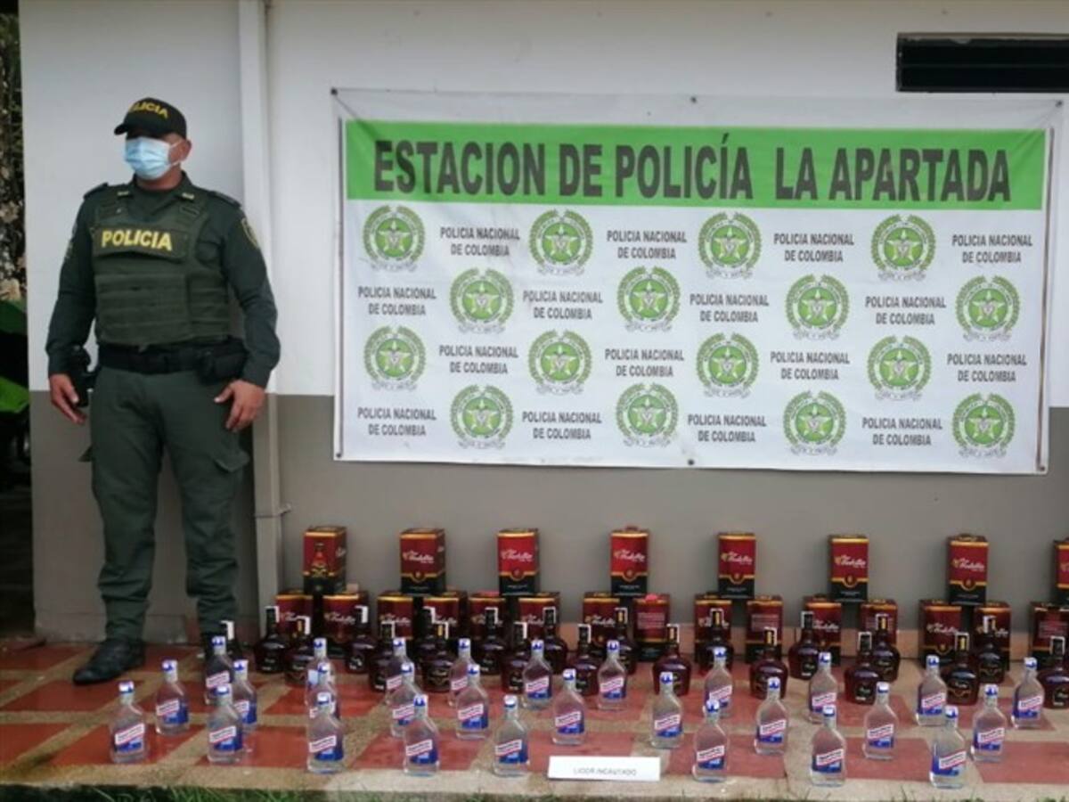 Incautan más de 50 botellas de licor adulterado en Córdoba