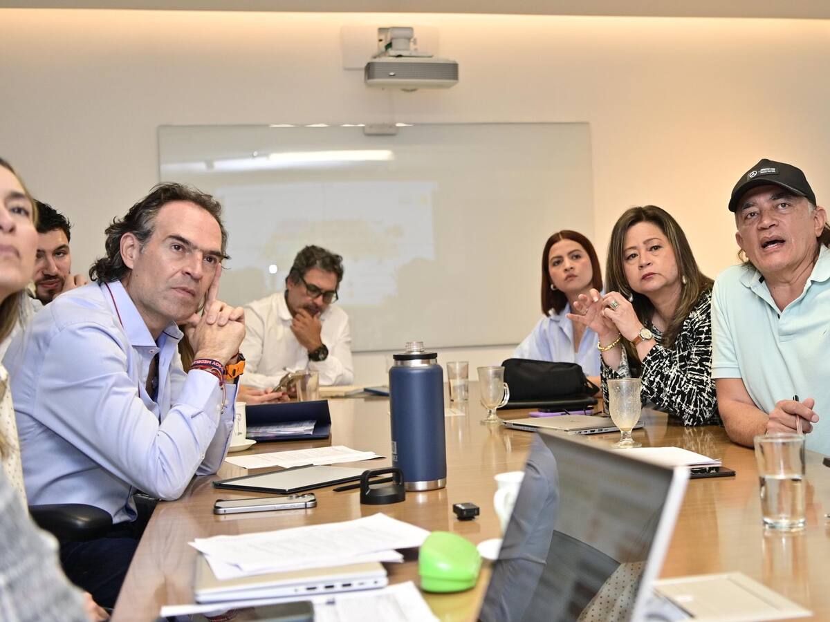 Gustavo Bolívar y Federico Gutiérrez se reunieron en Medellín