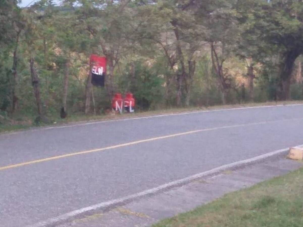 Verifican cilindros con banderas del Eln en Cauca