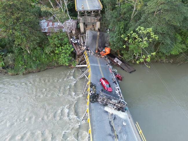 Colapso puente sobre el río La Vieja, Foto Cortesía El Informador, Quindío