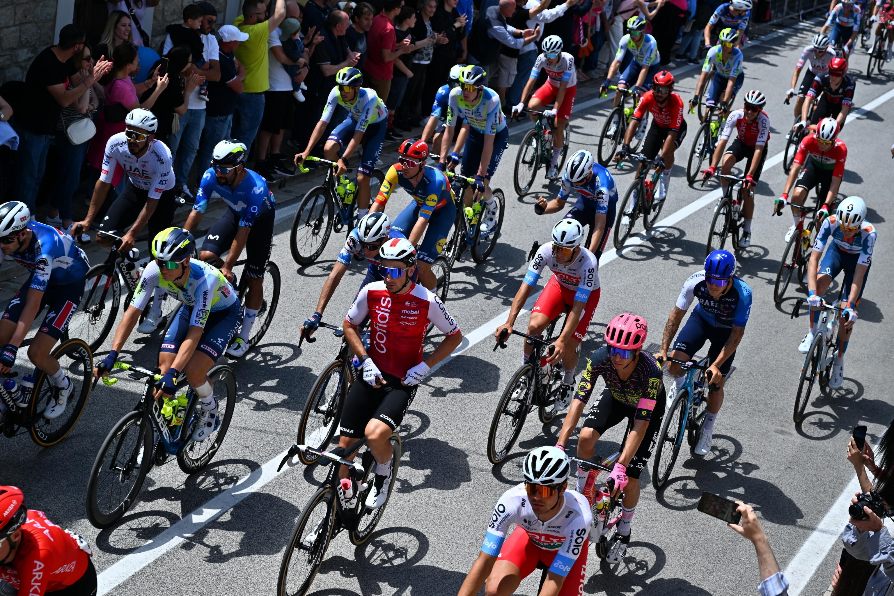 Ciclistas en la etapa 11 del Giro de Italia. Foto: (Ciclismo, Italia) EFE/EPA/LUCA ZENNARO