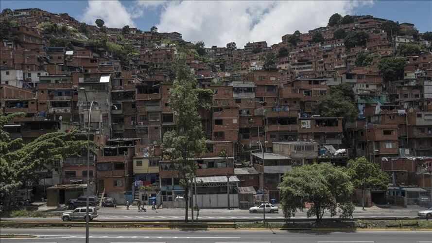 Vista general del distrito de Petare, en Caracas. Foto: Agencia Anadolu