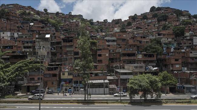 Vista general del distrito de Petare, en Caracas. Foto: Agencia Anadolu