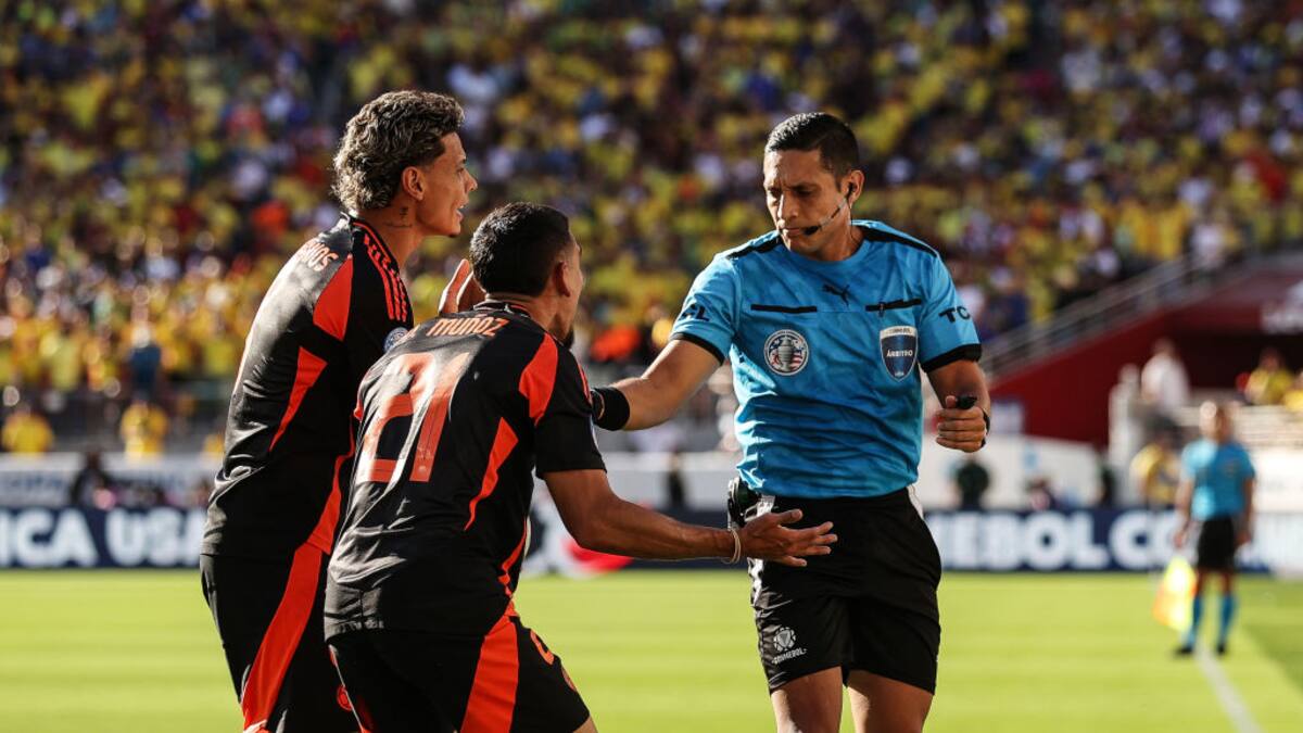 Colombia vs Brasil: revelaron audios del VAR del polémico gol anulado a Davinson Sánchez