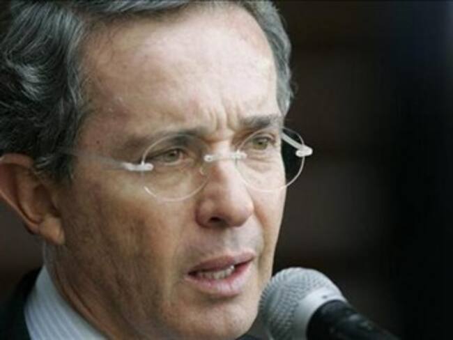 Expresidente Uribe pidió investigar declaraciones de excongresista que lo vinculó con las Auc