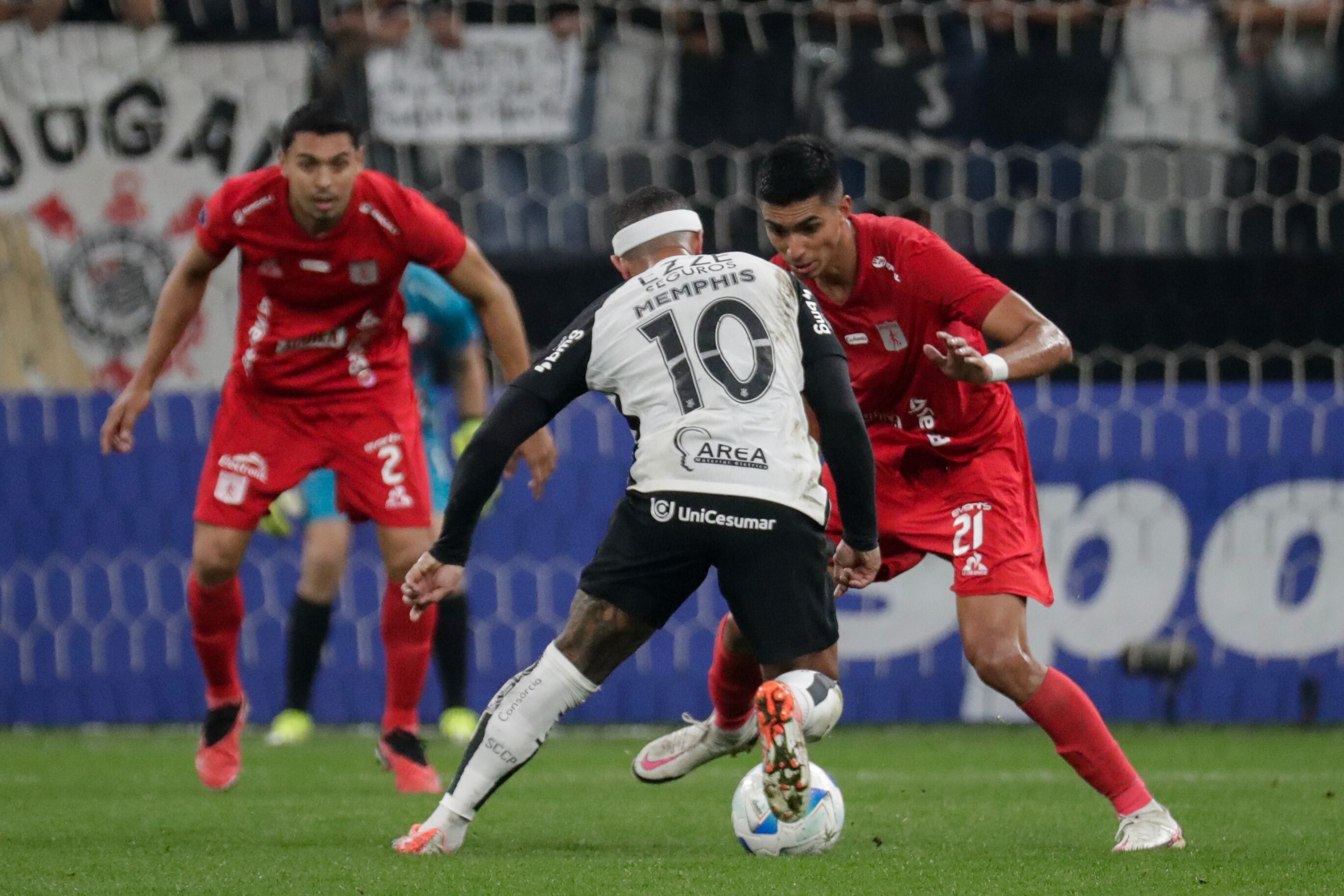 América de Cali vs. Corinthians. Foto: EFE/ Sebastiao Moreira