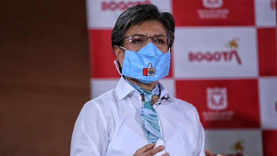 Claudia López rechazó la decisión del Gobierno Nacional de no exigir la prueba PCR para detectar el COVID-19 a los viajeros que ingresan a Colombia. Foto: Colprensa / CAMILA DÍAZ