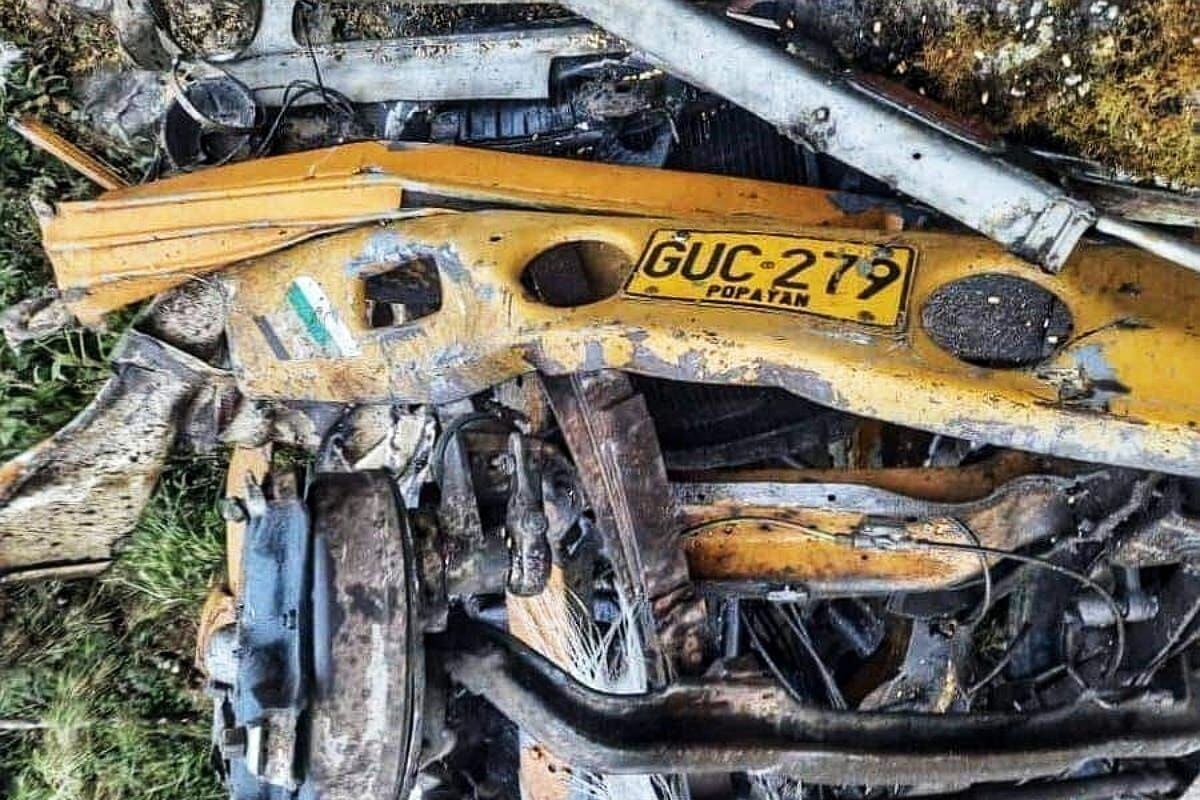 El vehículo se salió de la vía y rodó por un abismo. Crédito: Cortesía: 