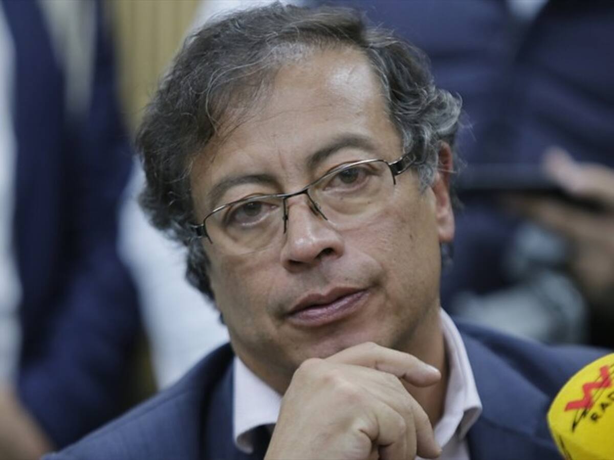 Fiscalía pide que se investigue a Gustavo Petro por contrato de motos