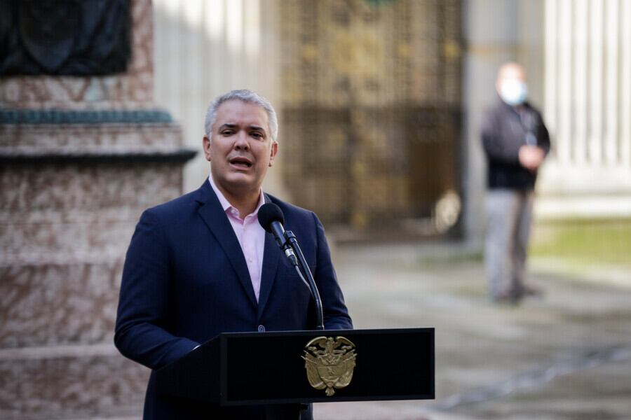 Iván Duque responde a Petro: "Hablar de quitarle los recursos a los fondos de pensiones es una expropiación, es robar"