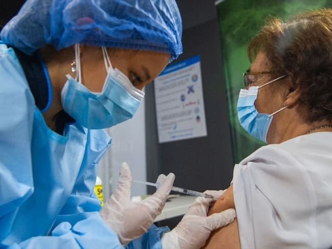 Víctor Muñoz mencionó que ayer se vacunaron 153.228 personas y que Colombia llegó a los 4.131.008 vacunados. Foto: Getty Images / SEBASTIÁN BARROS