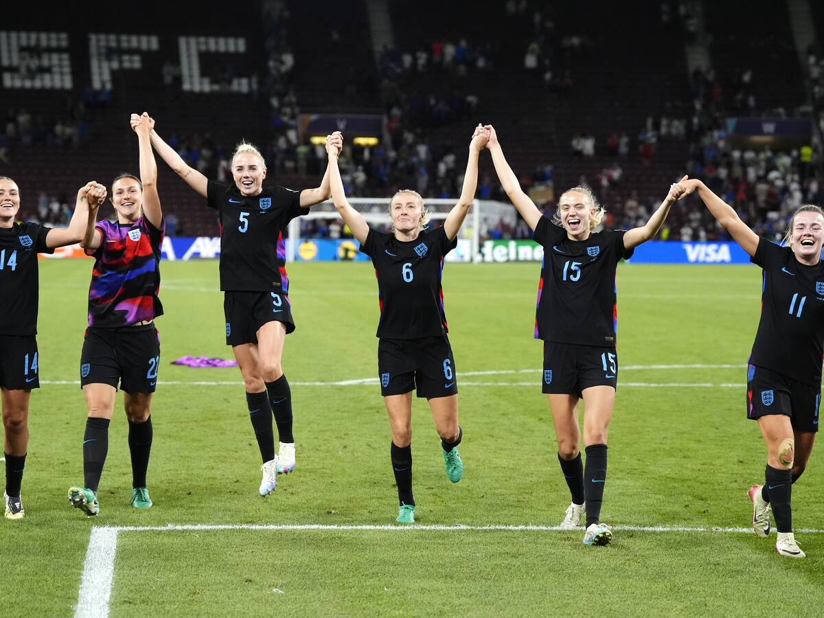 Inglaterra remontó a Italia en la Eurocopa Femenina con un penalti y se metió en la final