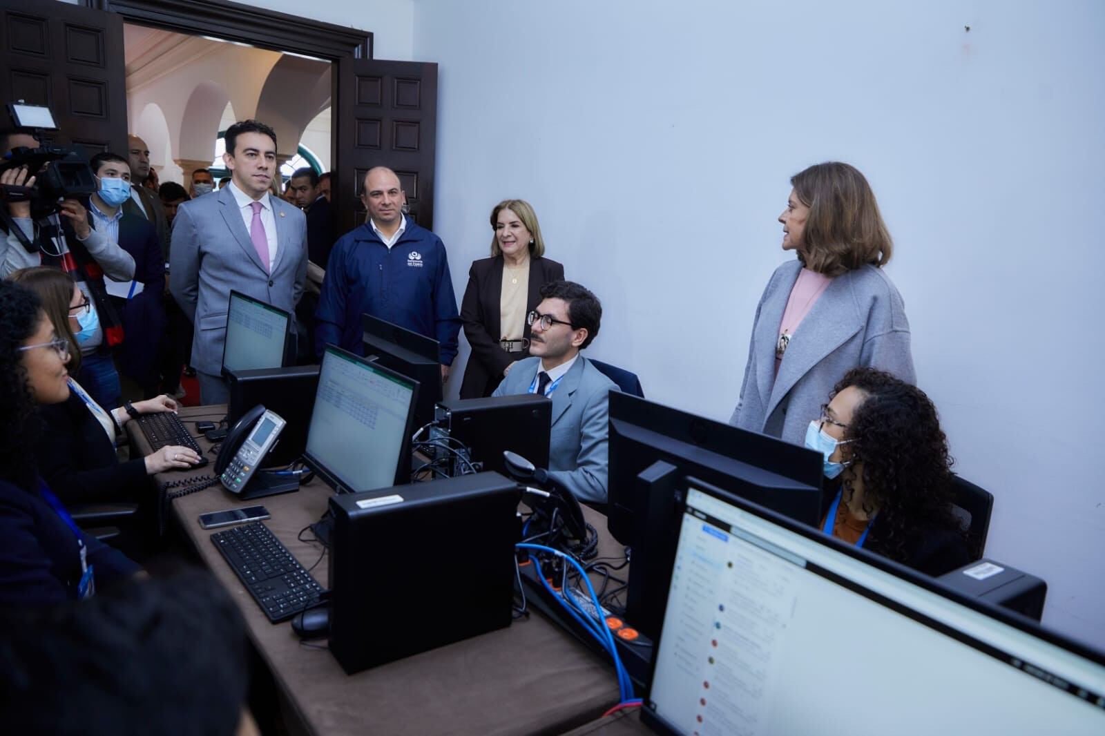 Registrado, canciller, defensor del pueblo y procuradora en la reunión del Plan Democracia. Foto: Cancillería