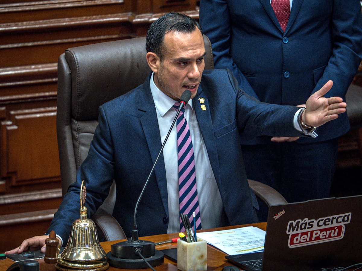 El presidente de transición de Perú, José Jerí, afirma que no renunciará al cargo