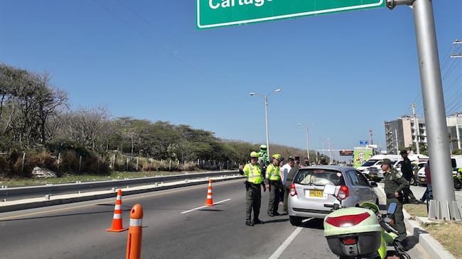 Autoridades de Barranquilla atendiendo plan éxodo en la vía al mar.. Foto: Cortesía Kiara Severiche