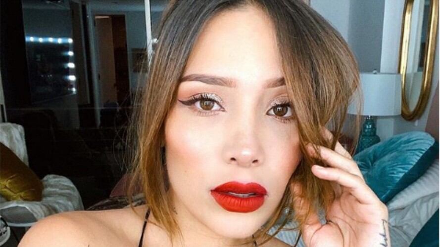 Luisa Fernanda W se quitó la blusa para mostrar su nueva sonrisa. Foto: Instagram: @luisafernandaw