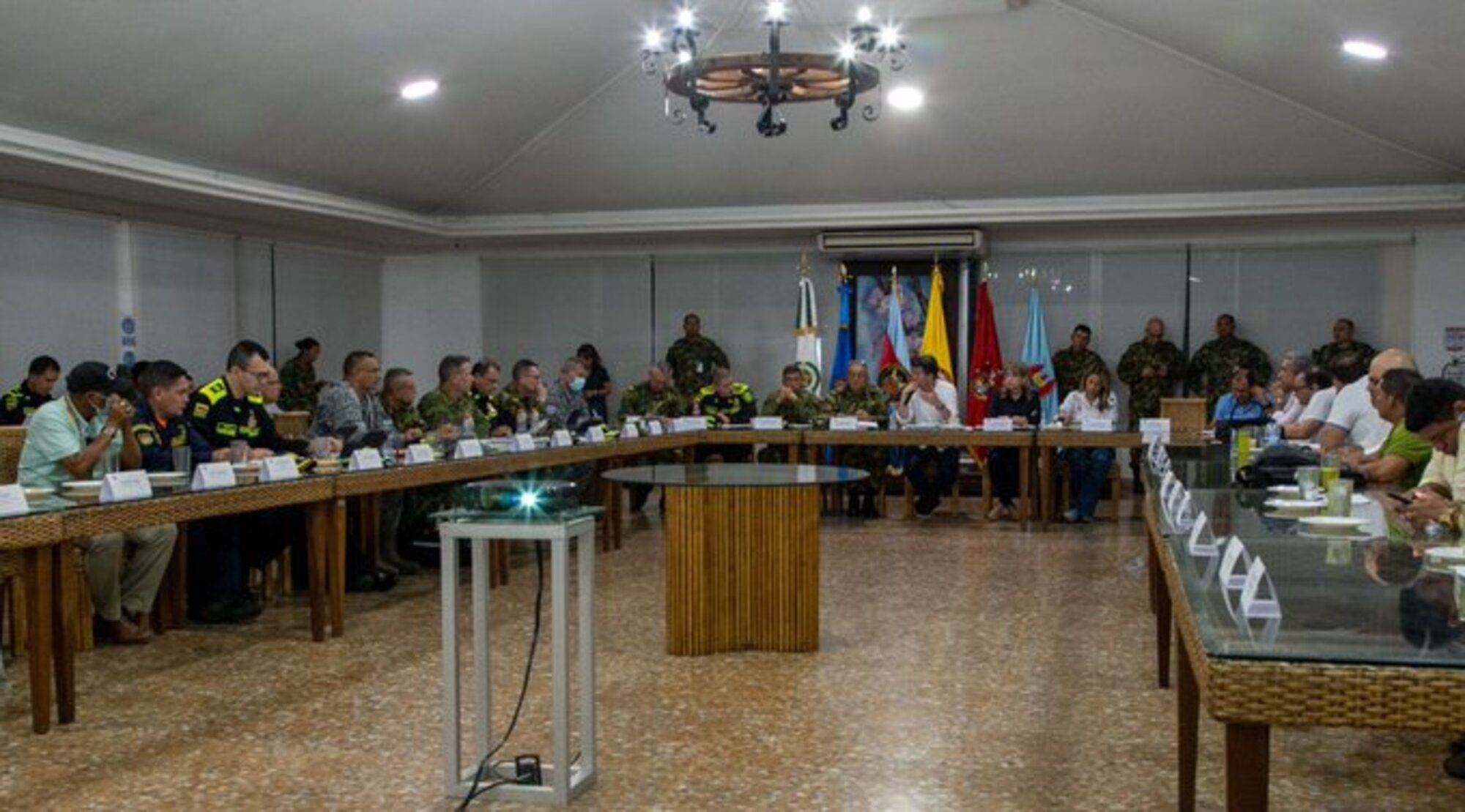 Reunión en el centro recreacional San Fernando, en el cantón militar Córdova/ Mindefensa