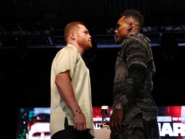 Canelo Álvarez (izquierda) y Jermell Charlo (derecha). Foto: Sarah Stier/Getty Images.
