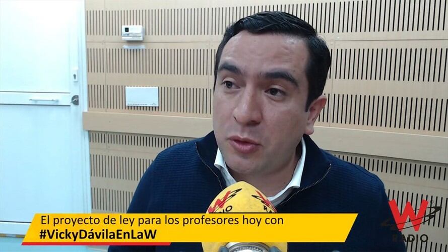 Edward Rodriguez habla sobre su proyecto de Ley. Foto: La WCon Vicky Dávila