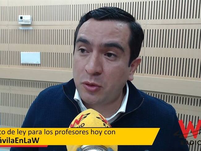 Edward Rodriguez habla sobre su proyecto de Ley. Foto: La WCon Vicky Dávila