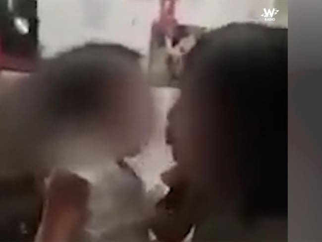 El sobrecogedor video de niñas fumando marihuana y dándole a una niña más pequeña. Foto: Redacción W Radio