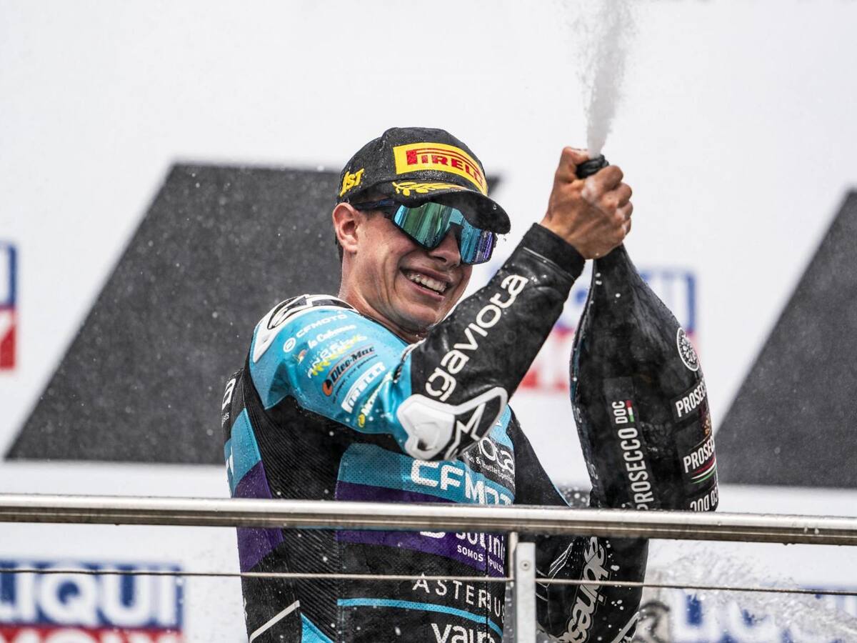 El piloto colombiano David Alonso es el nuevo campeón del mundo de Moto3