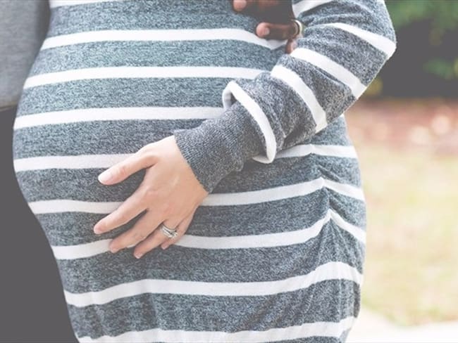 Mujeres embarazadas menores de 25 años podrían experimentar problemas de salud mental